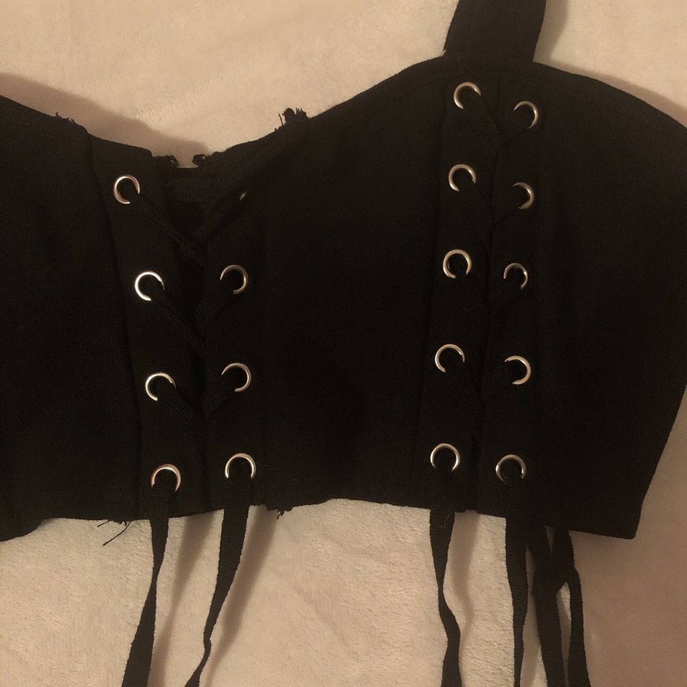 Black lace up crop top - Picture 6 of 6
